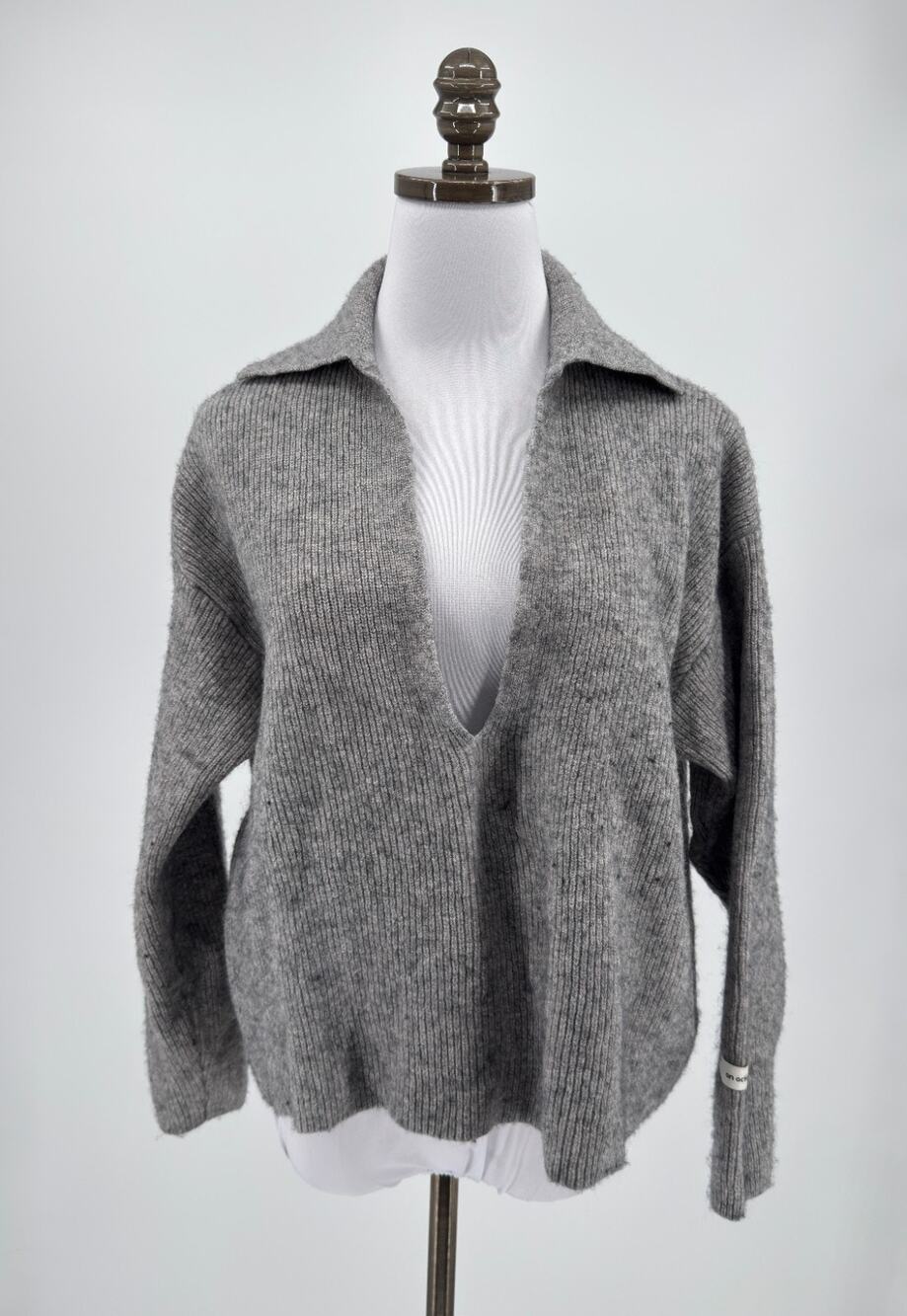 An Action A Day Womens Gray Merino Wool Collared Deep V Relaxed Sweater Sz M